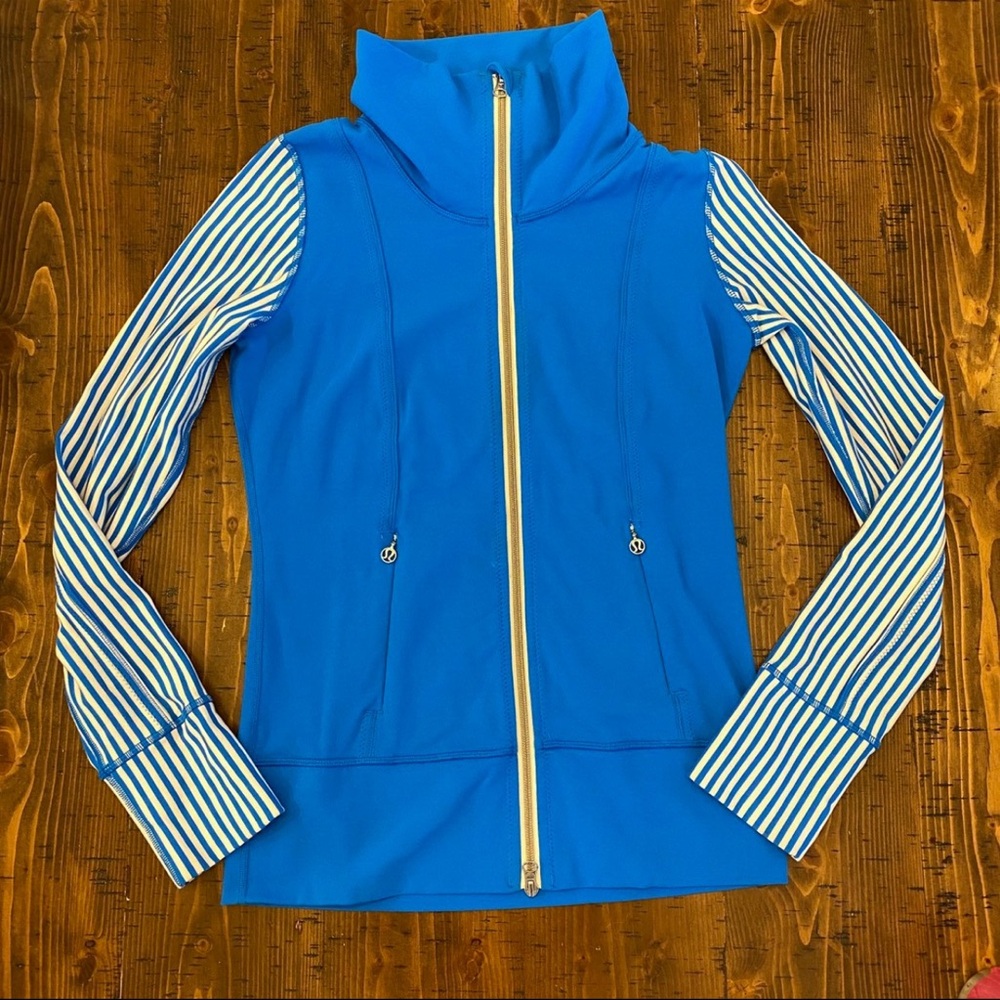Lululemon zip up jacket In Stride athletic blue with stripes  sz 4 EUC